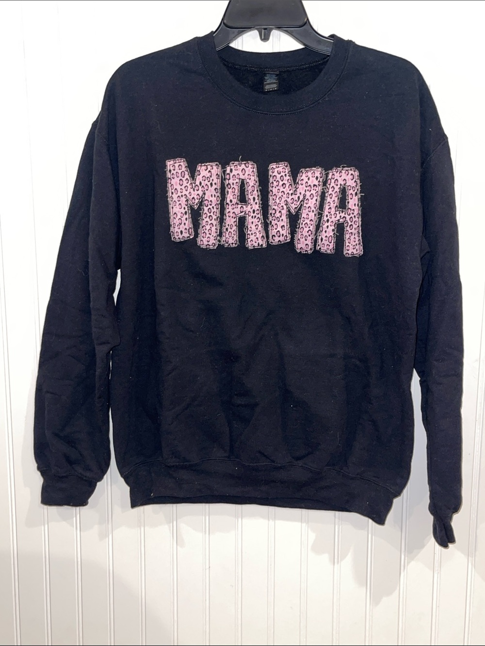 Gildan Black Crewneck Sweatshirt with Pink Leopard MAMA Graphic